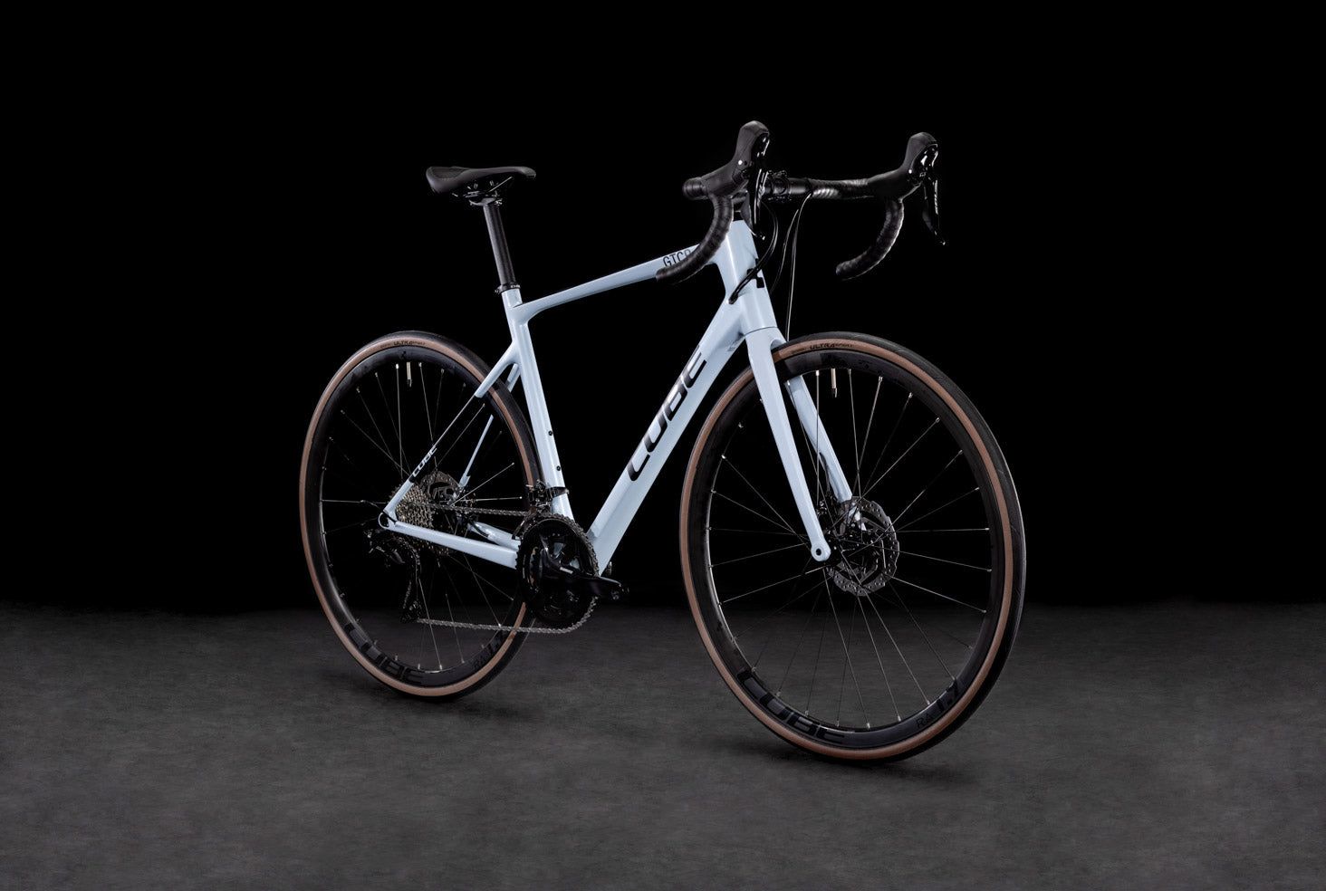 Bicicleta de ruta CUBE Attain GTC Race Frostwhite'n'Carbon 2022 / Cuadro de Carbono / Transmisión 2x11 velocidades